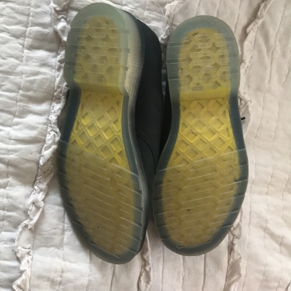 Dr Martin air ware soft shoe. Brand new worn only 1 time - Picture 3 of 5